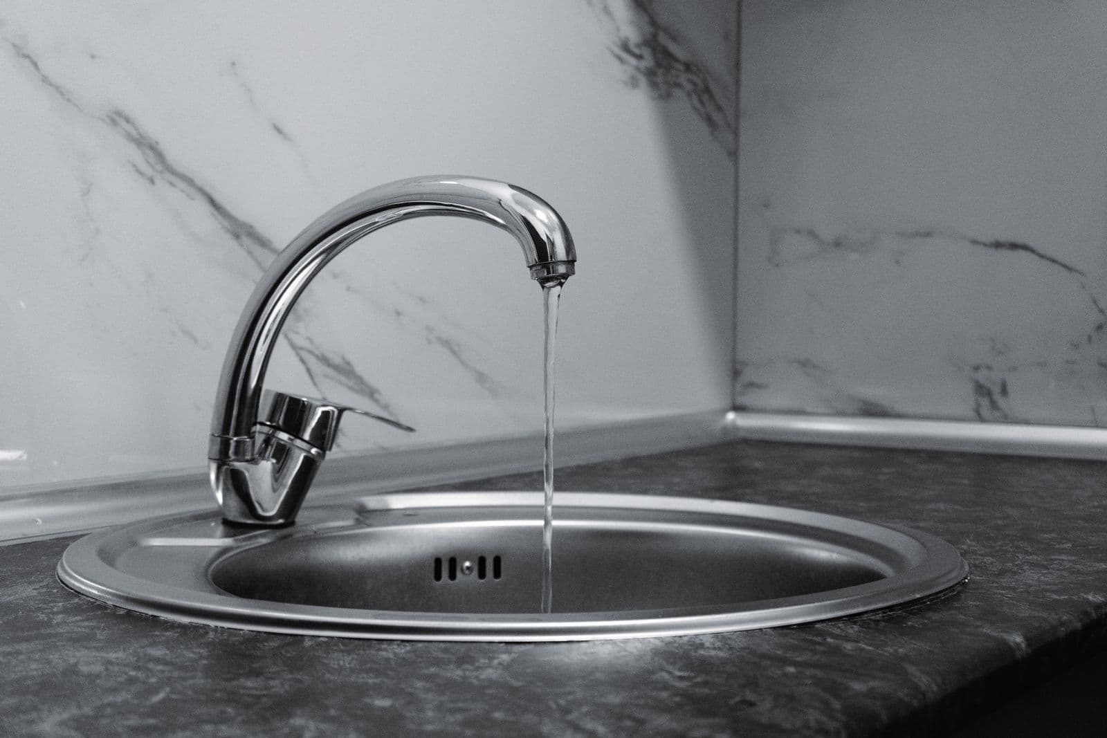 Kitchen tap running — Chicago municipal drinking water